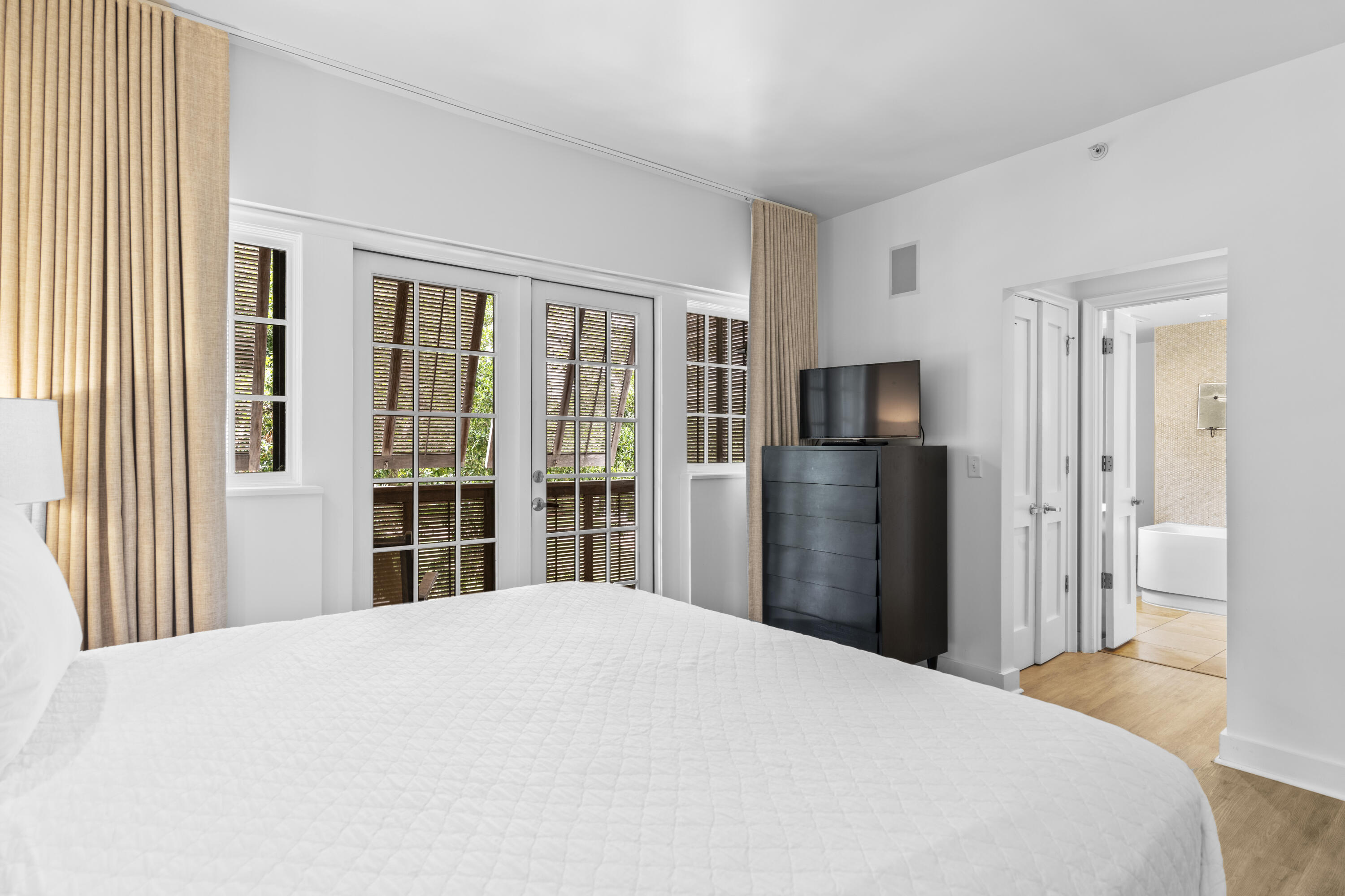 136 Georgetown Avenue, 2A-4