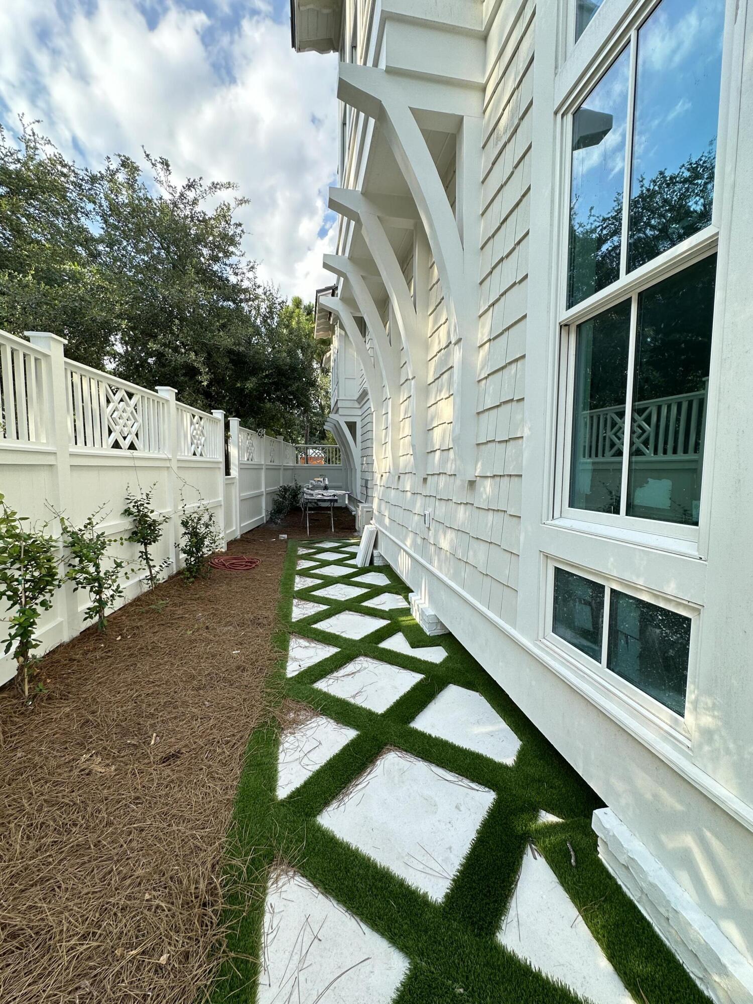 10 Yacht Pond Lane
