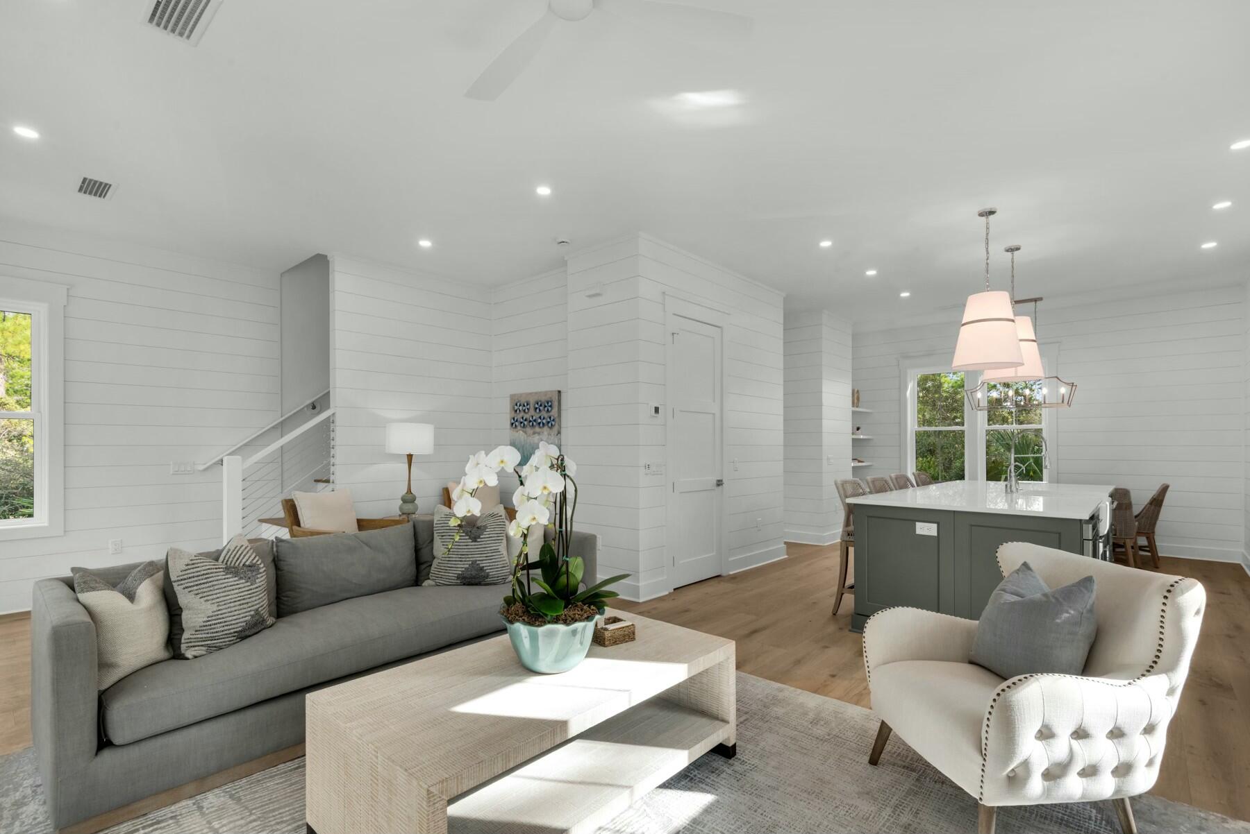 221 N Andalusia Avenue