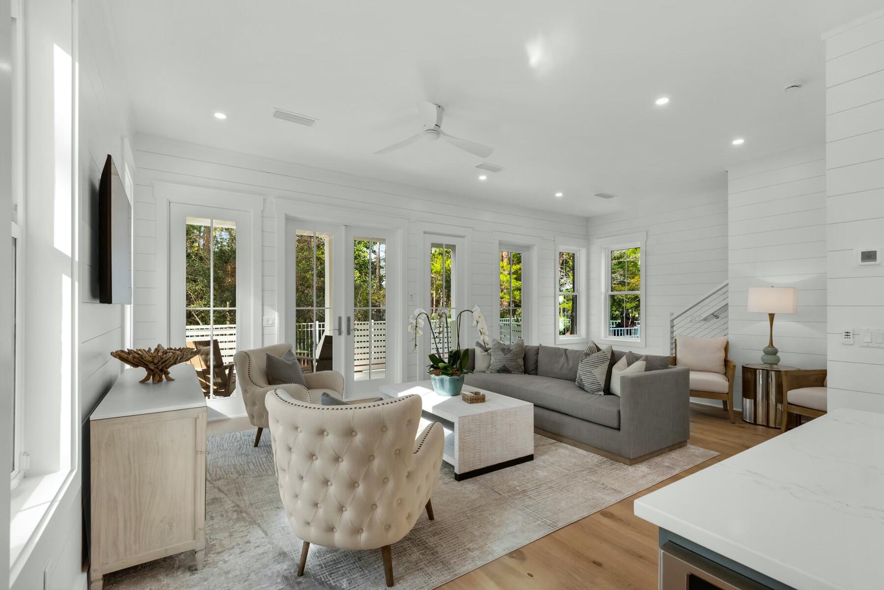 221 N Andalusia Avenue