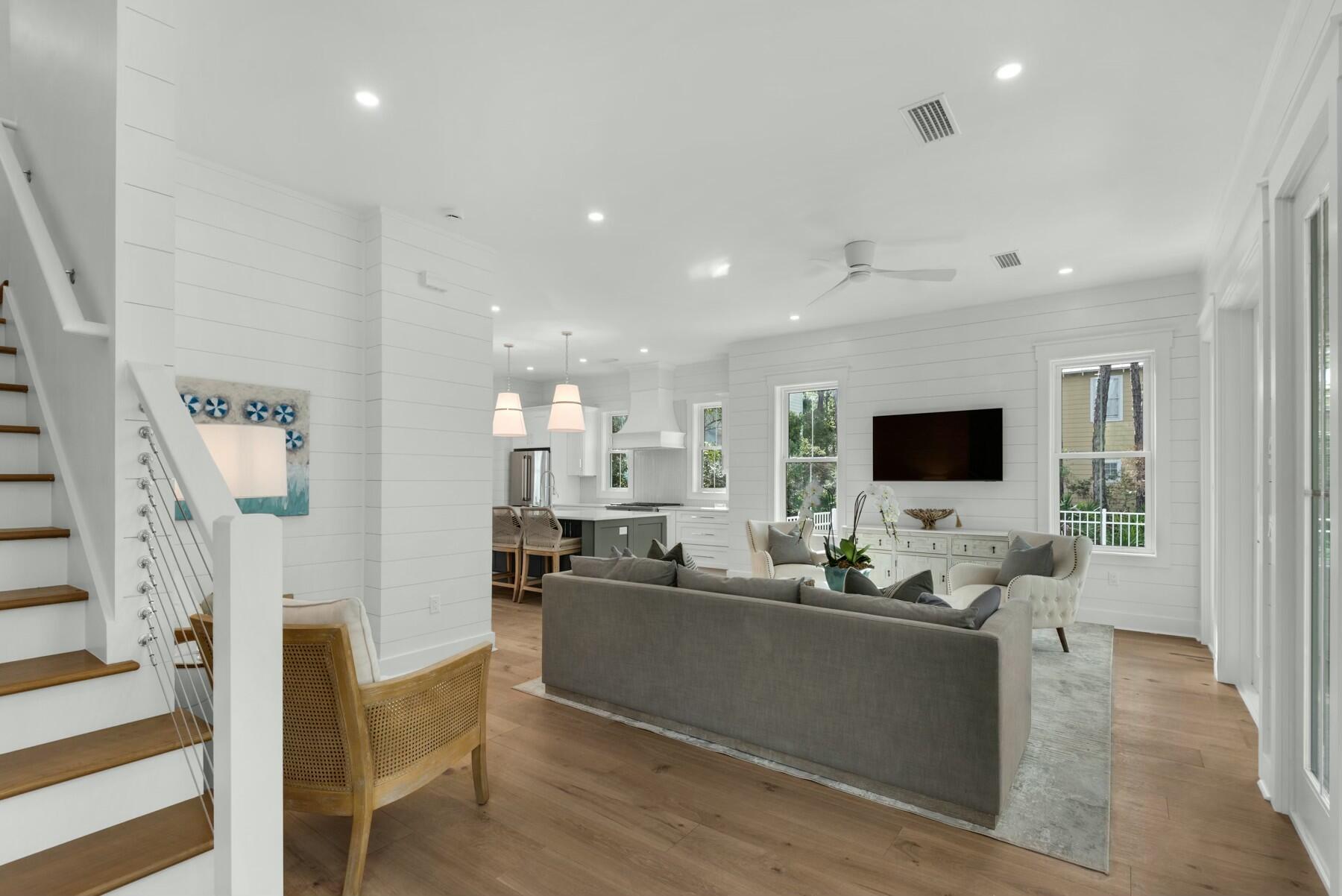 221 N Andalusia Avenue