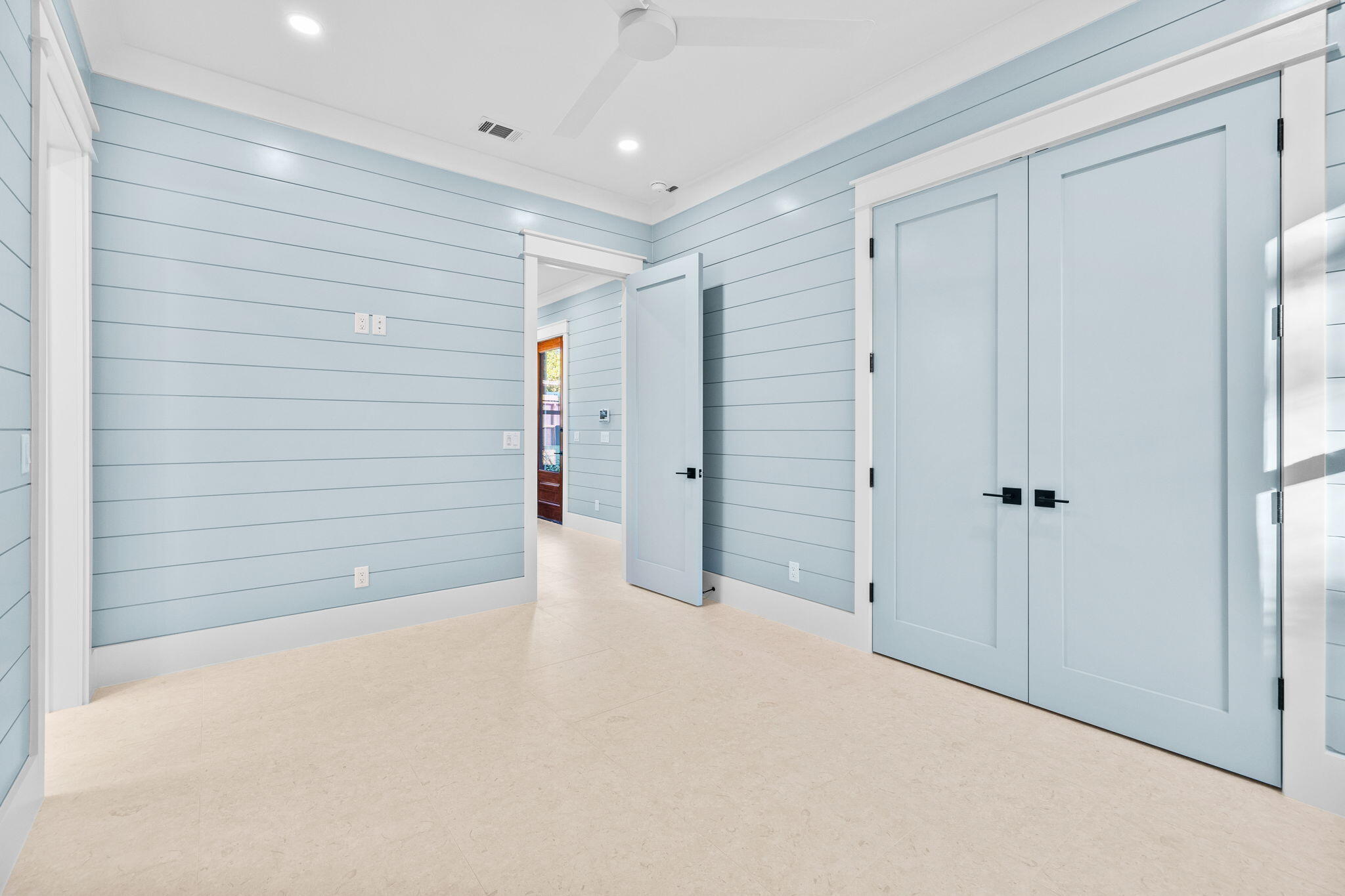 105 N Lake Dr