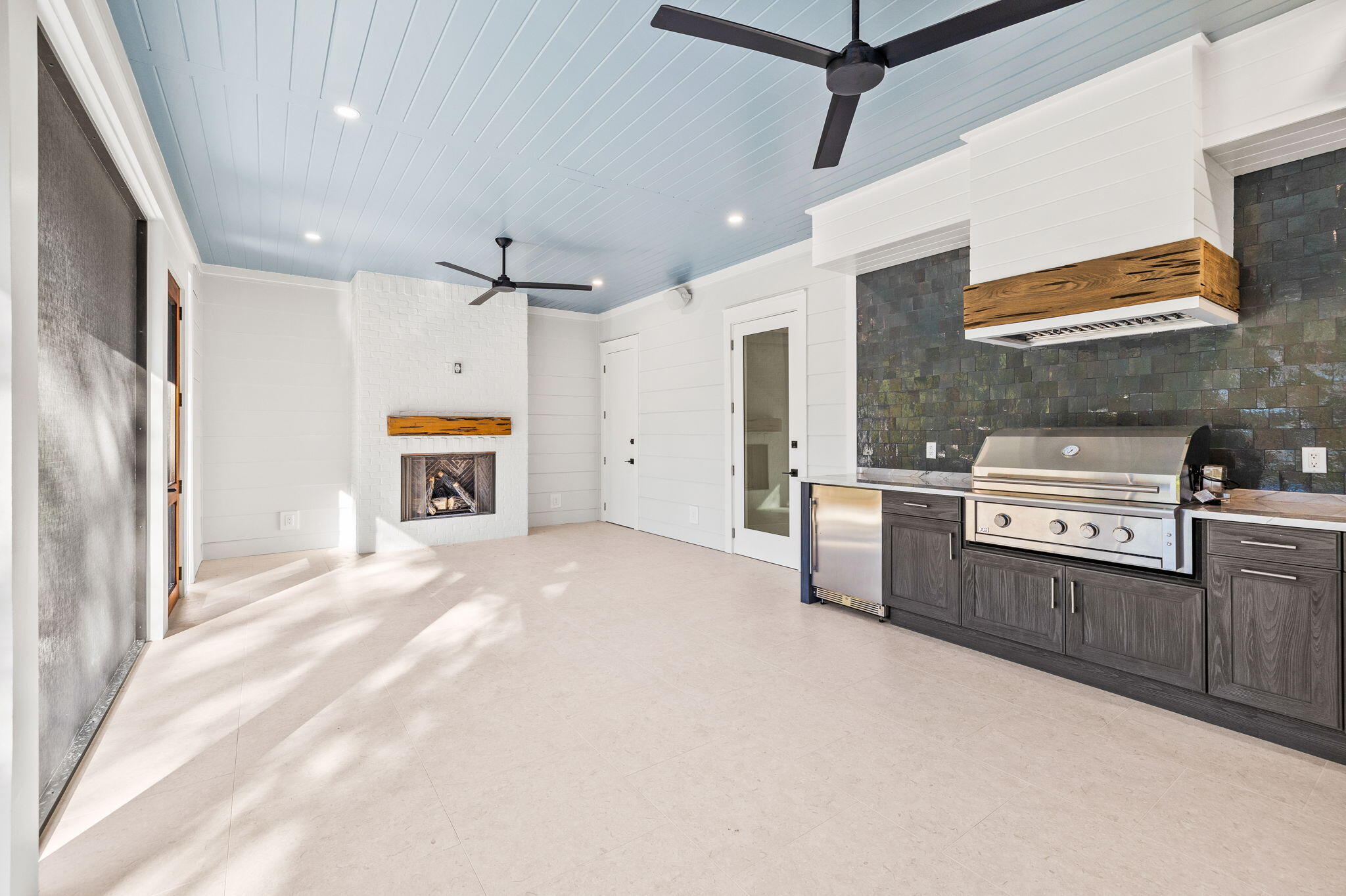 105 N Lake Dr