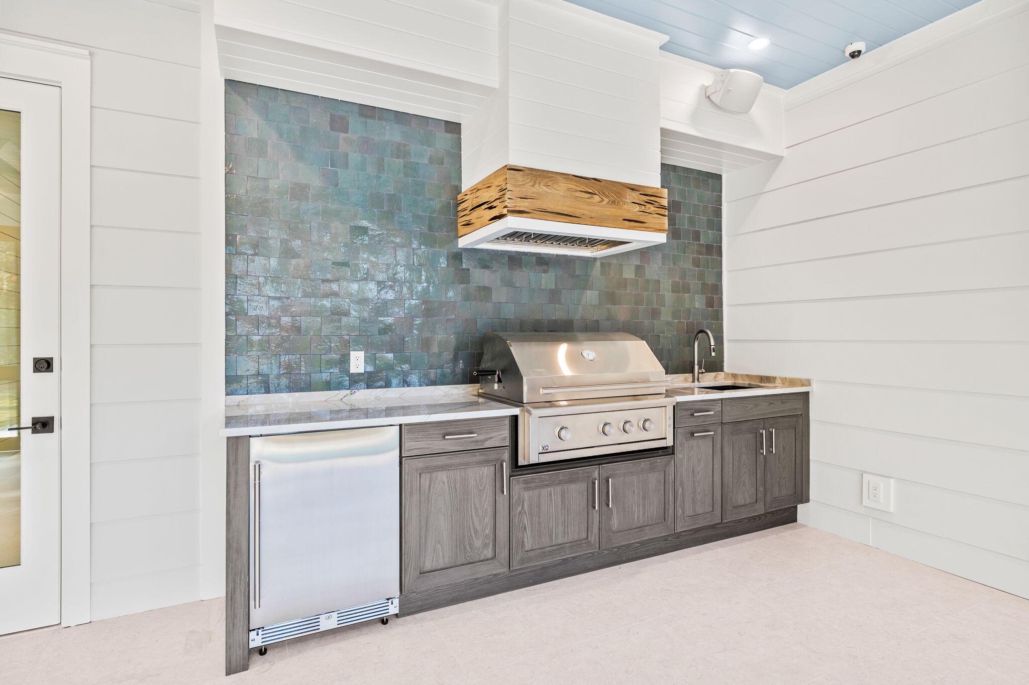 105 N Lake Dr