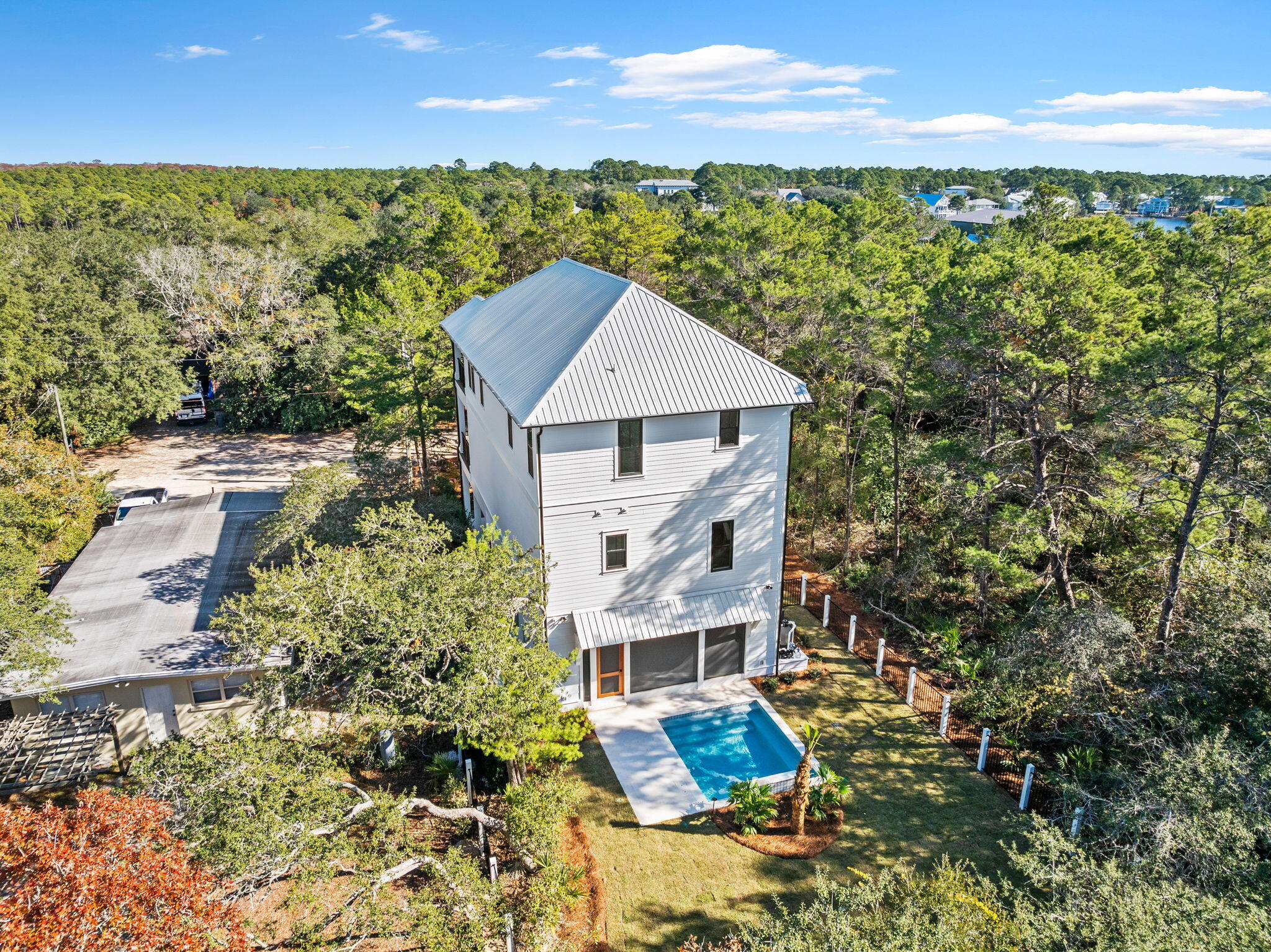 105 N Lake Dr