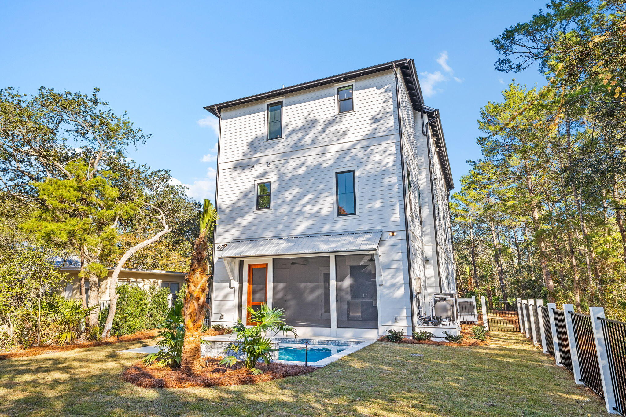105 N Lake Dr