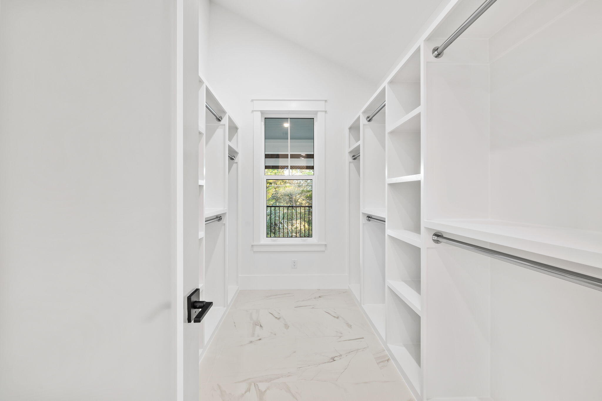105 N Lake Dr