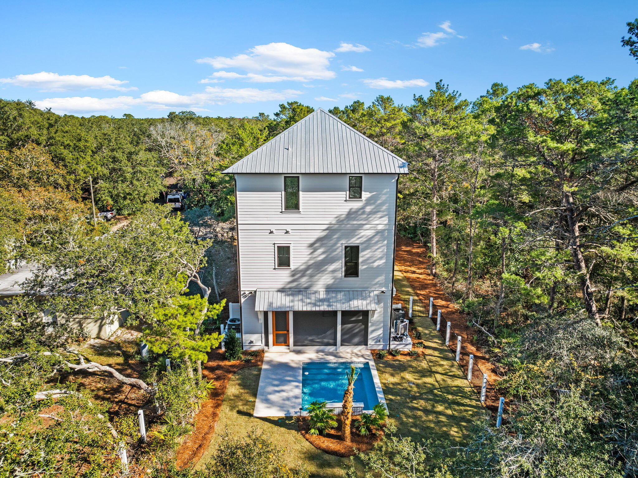 105 N Lake Dr