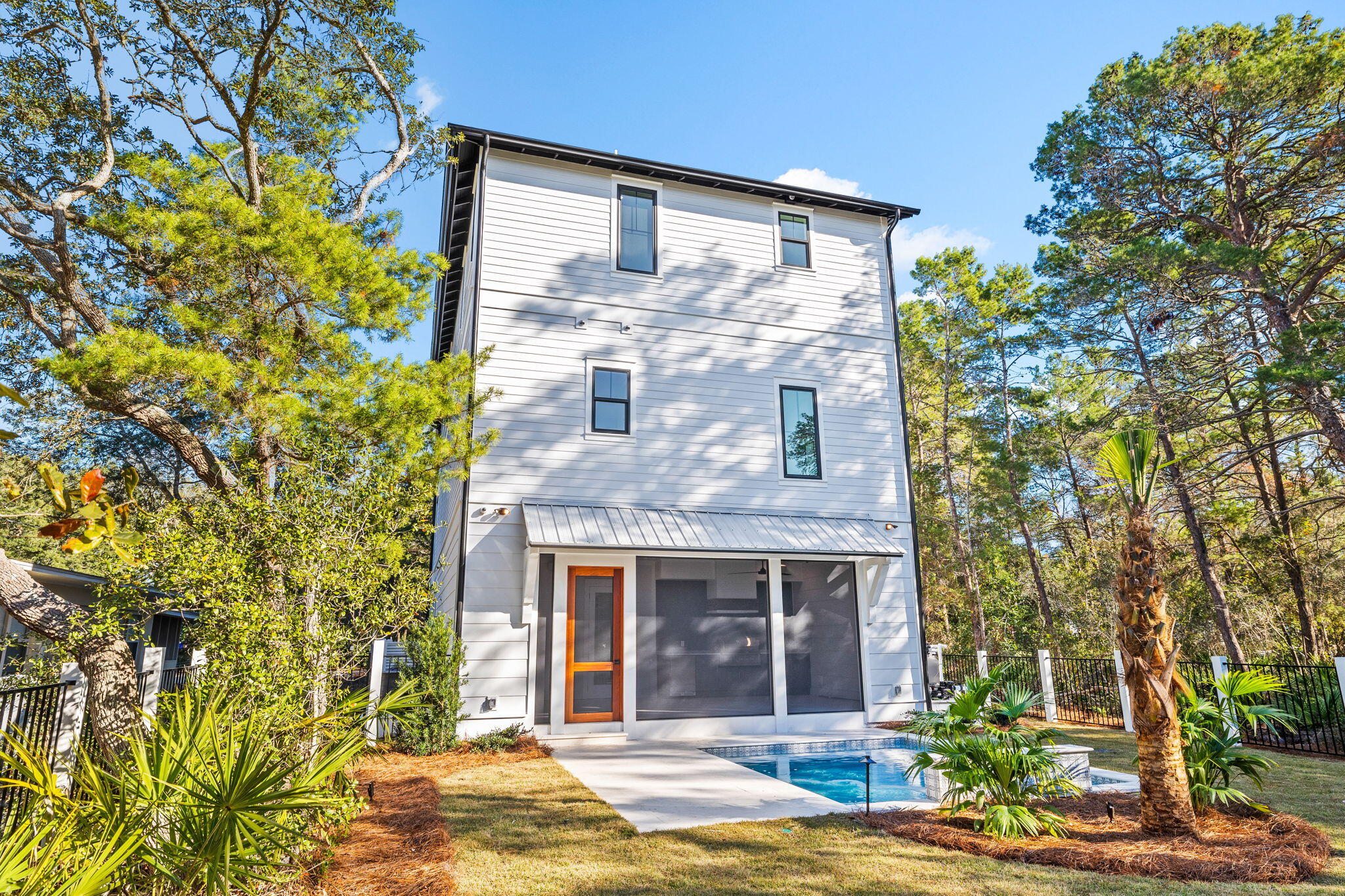105 N Lake Dr