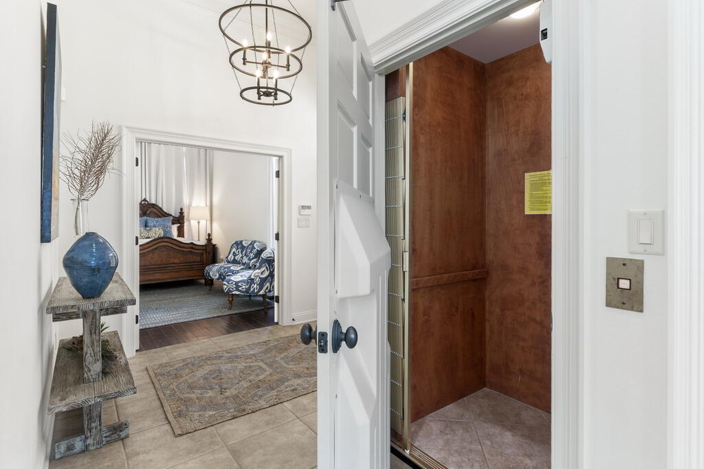 4748 ocean Boulevard