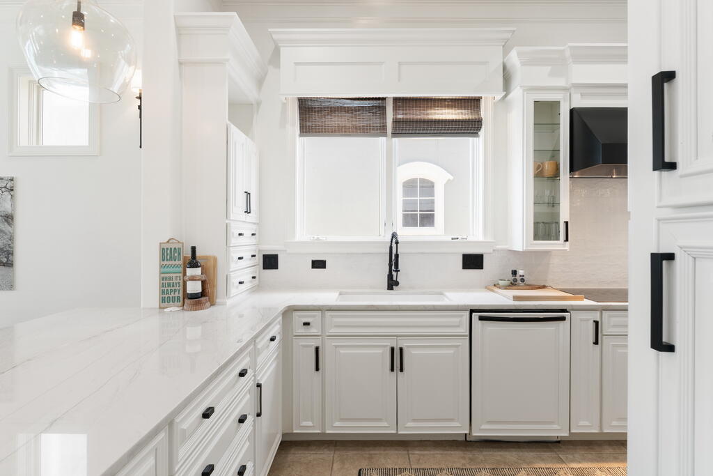 4748 ocean Boulevard