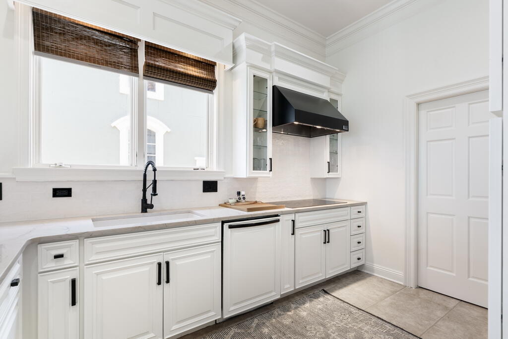 4748 ocean Boulevard