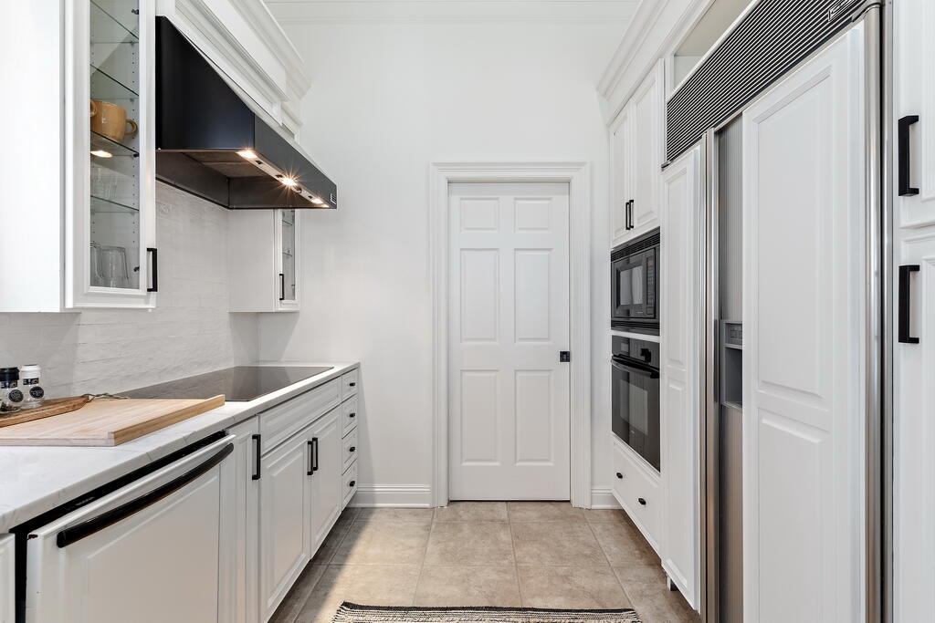 4748 ocean Boulevard