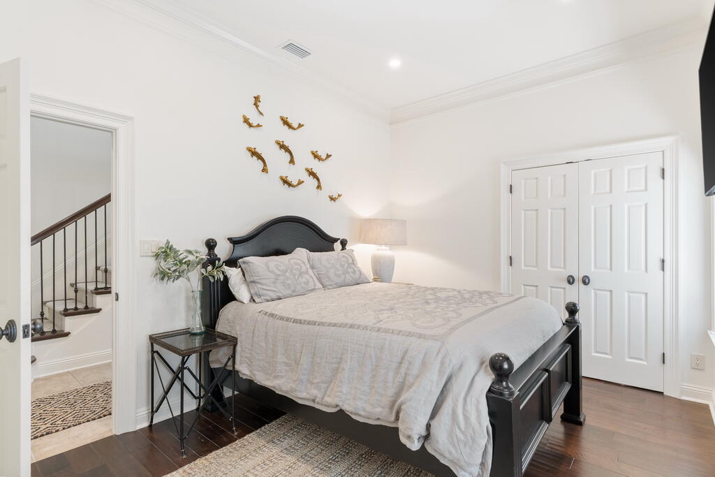 4748 ocean Boulevard