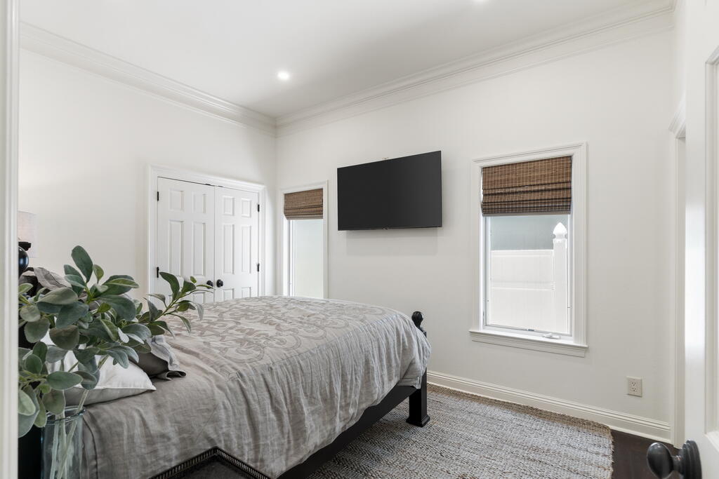 4748 ocean Boulevard