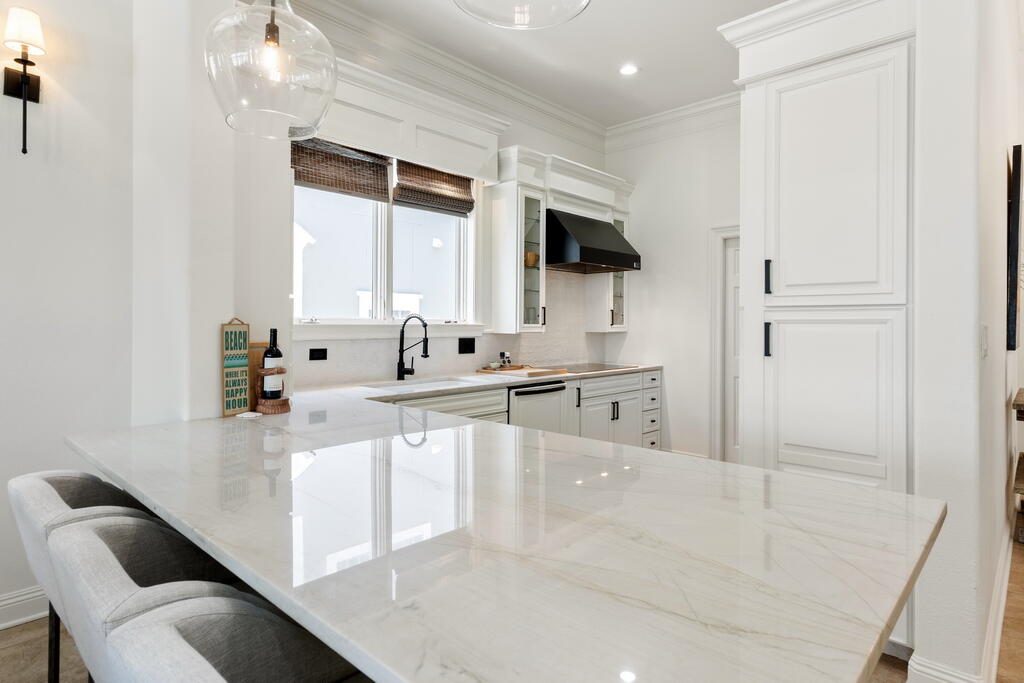 4748 ocean Boulevard