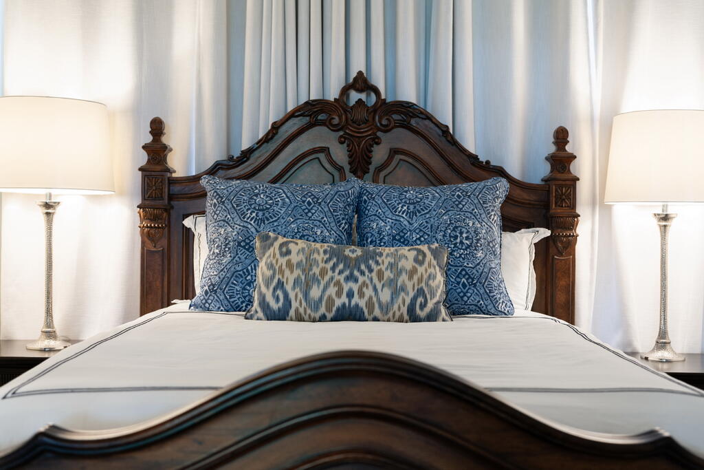 4748 ocean Boulevard