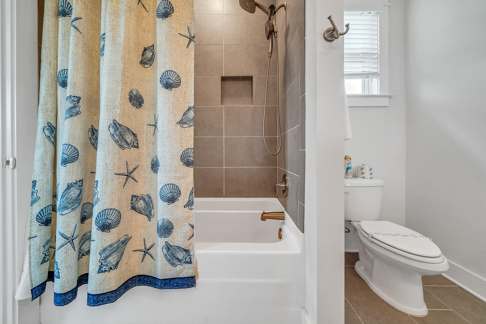 386 Grande Pointe Circle