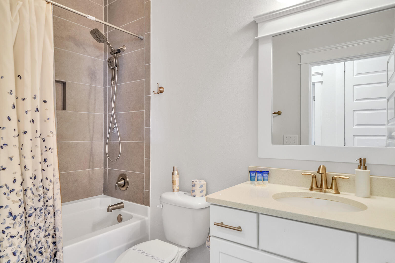 386 Grande Pointe Circle