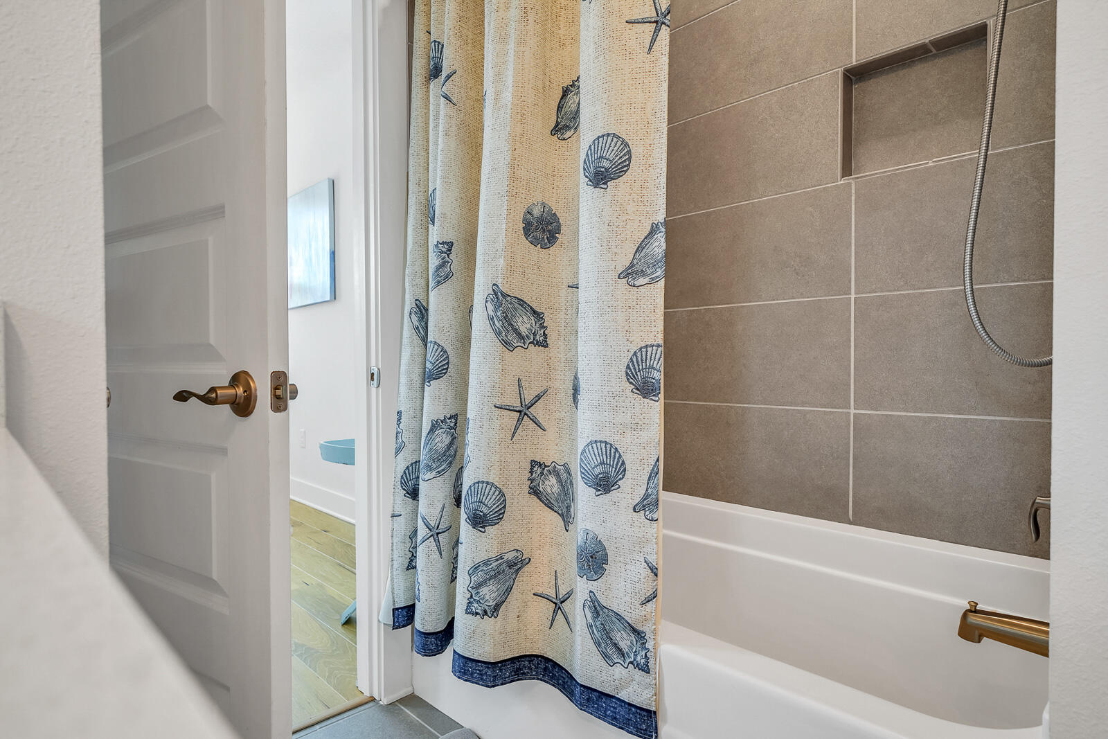 386 Grande Pointe Circle