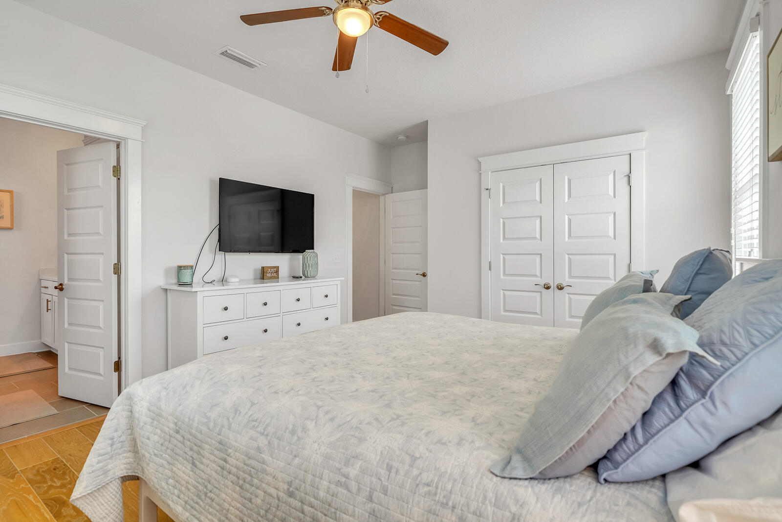 386 Grande Pointe Circle