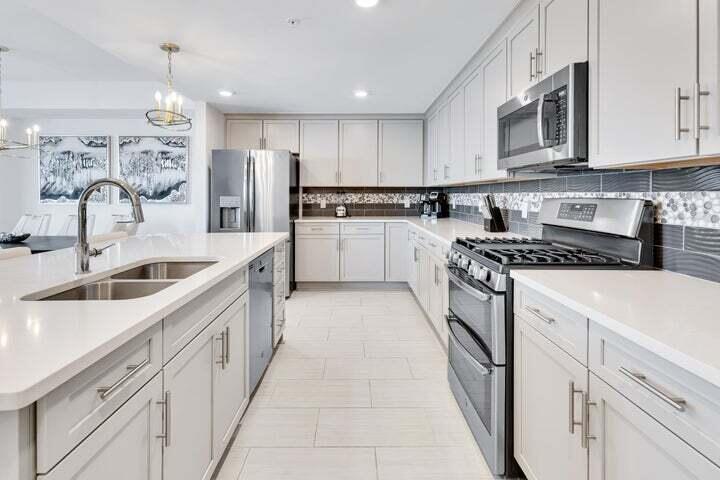858 Scallop Court, 600