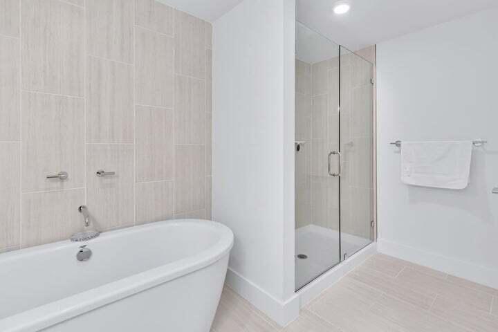 858 Scallop Court, 600