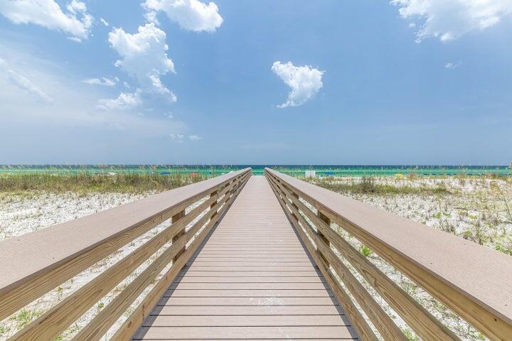 858 Scallop Court, 600