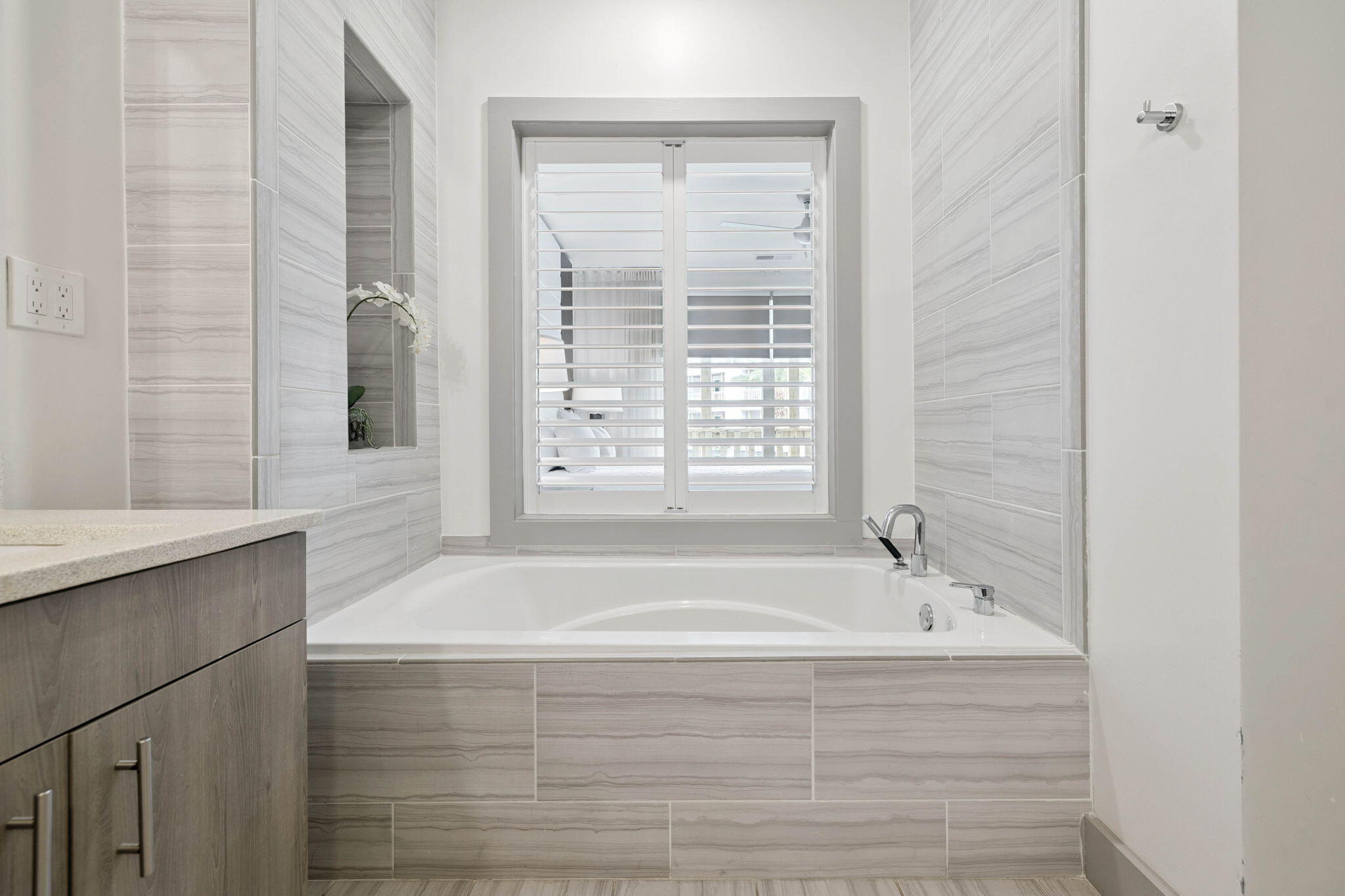 10941 E Co Highway 30A, 125