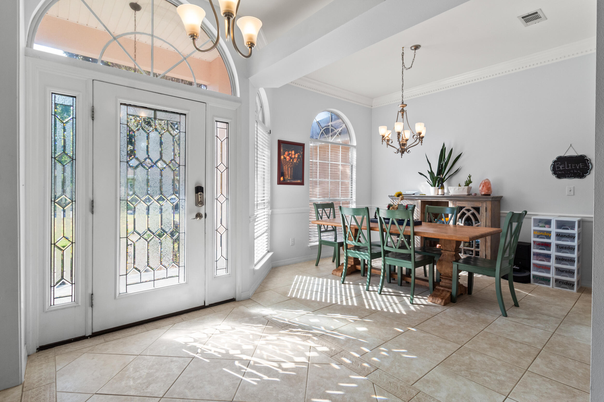 1908 Rue La Fountaine