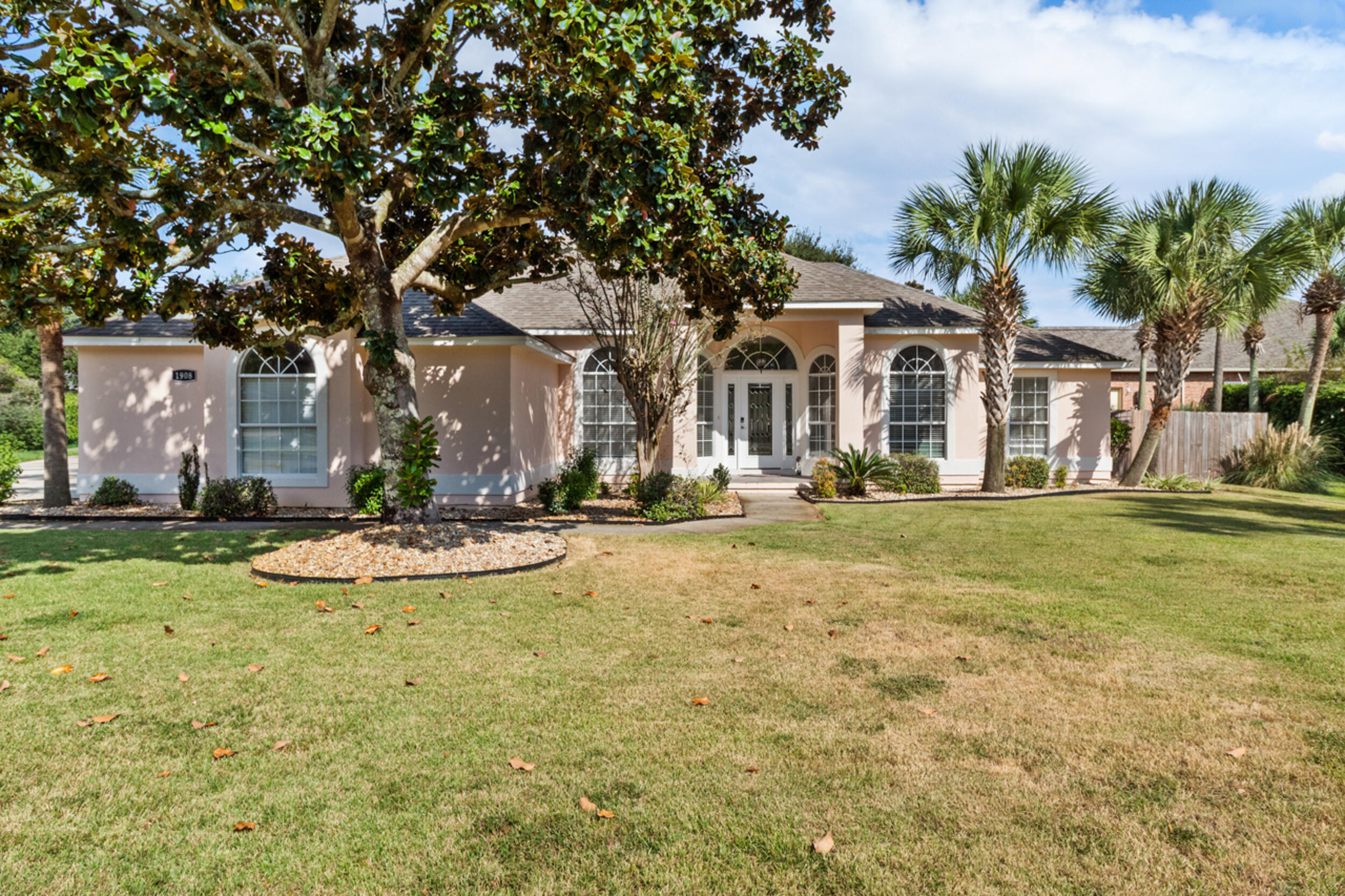 1908 Rue La Fountaine