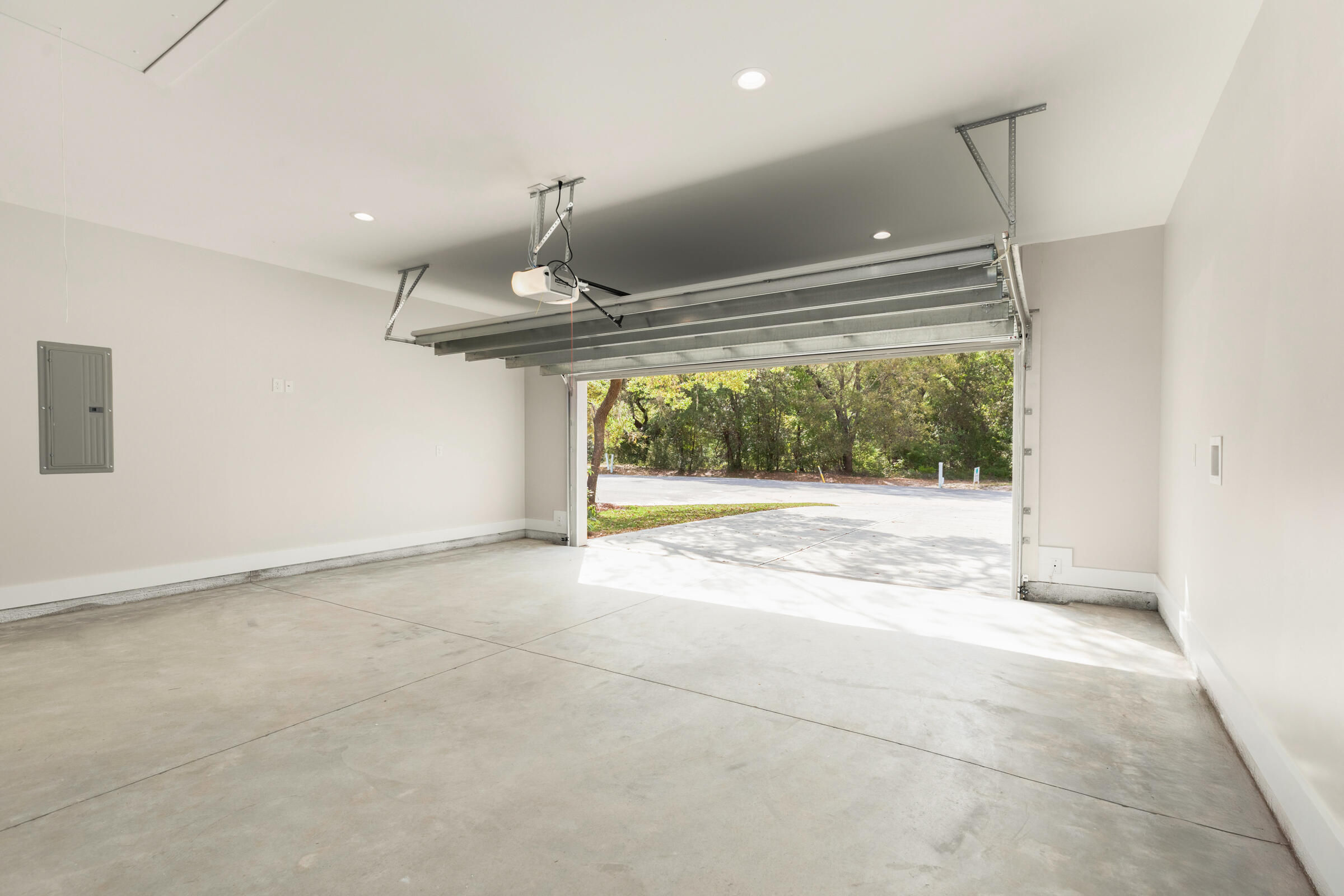 335 J Hunter's Way S