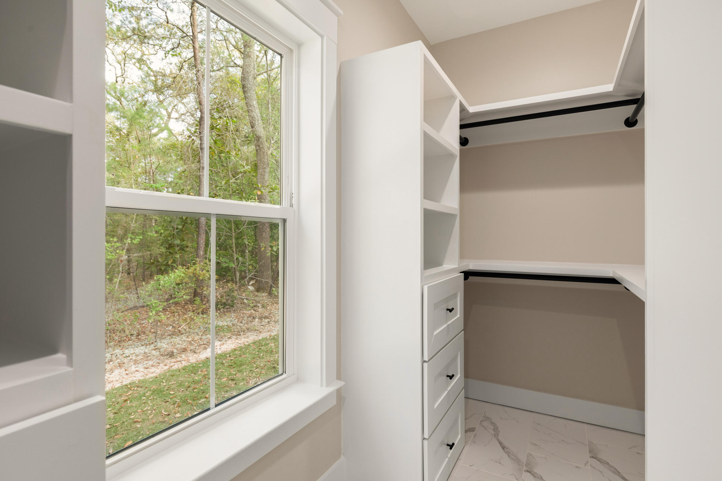 335 J Hunter's Way S