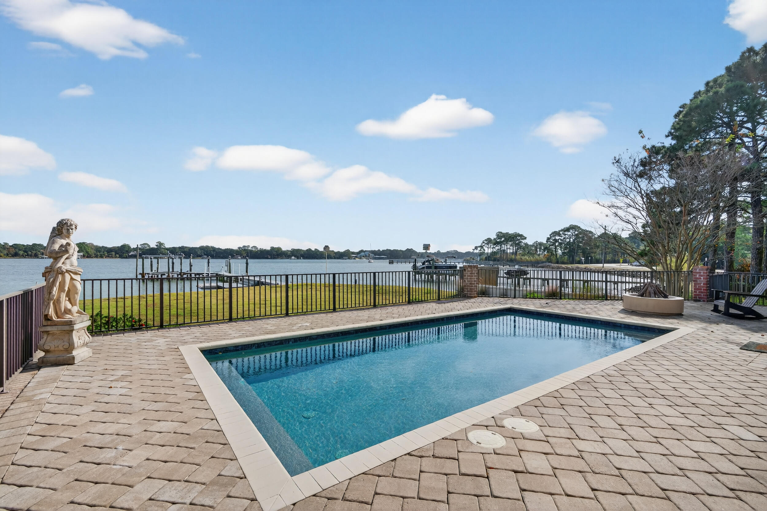 901 Peacocks Point Drive