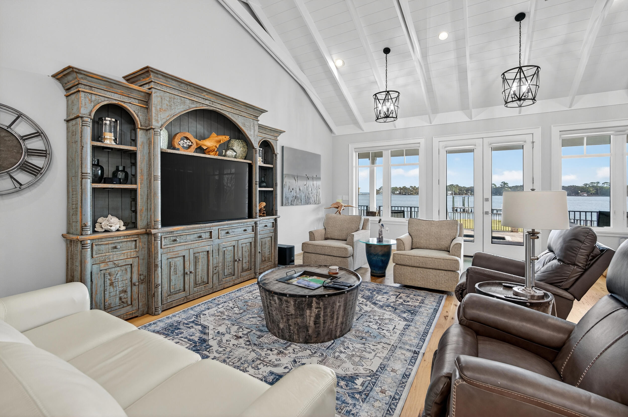 901 Peacocks Point Drive