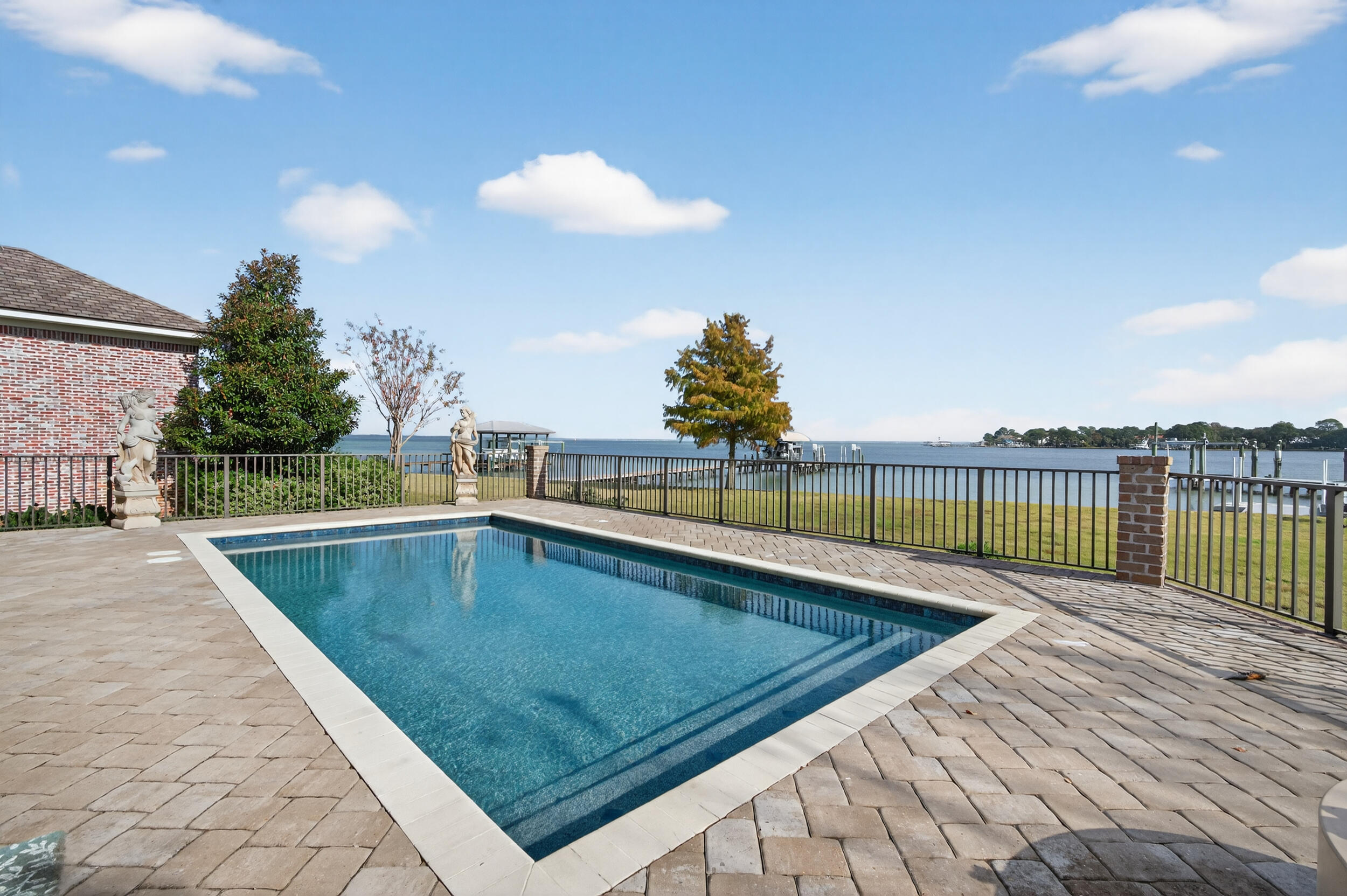 901 Peacocks Point Drive