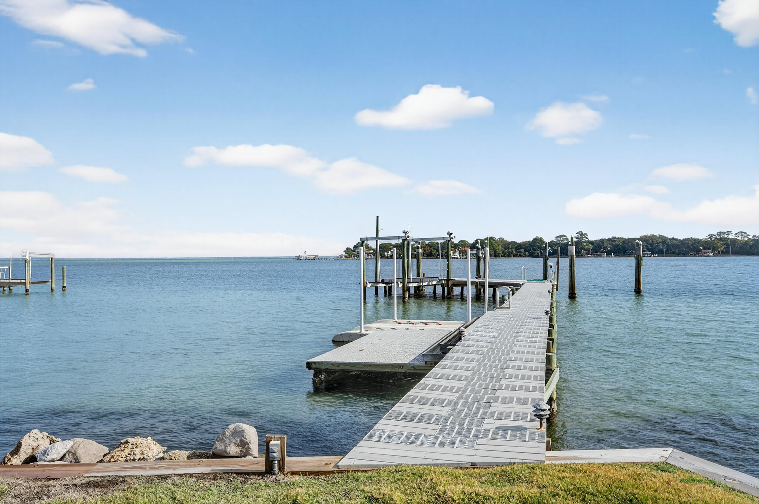 901 Peacocks Point Drive