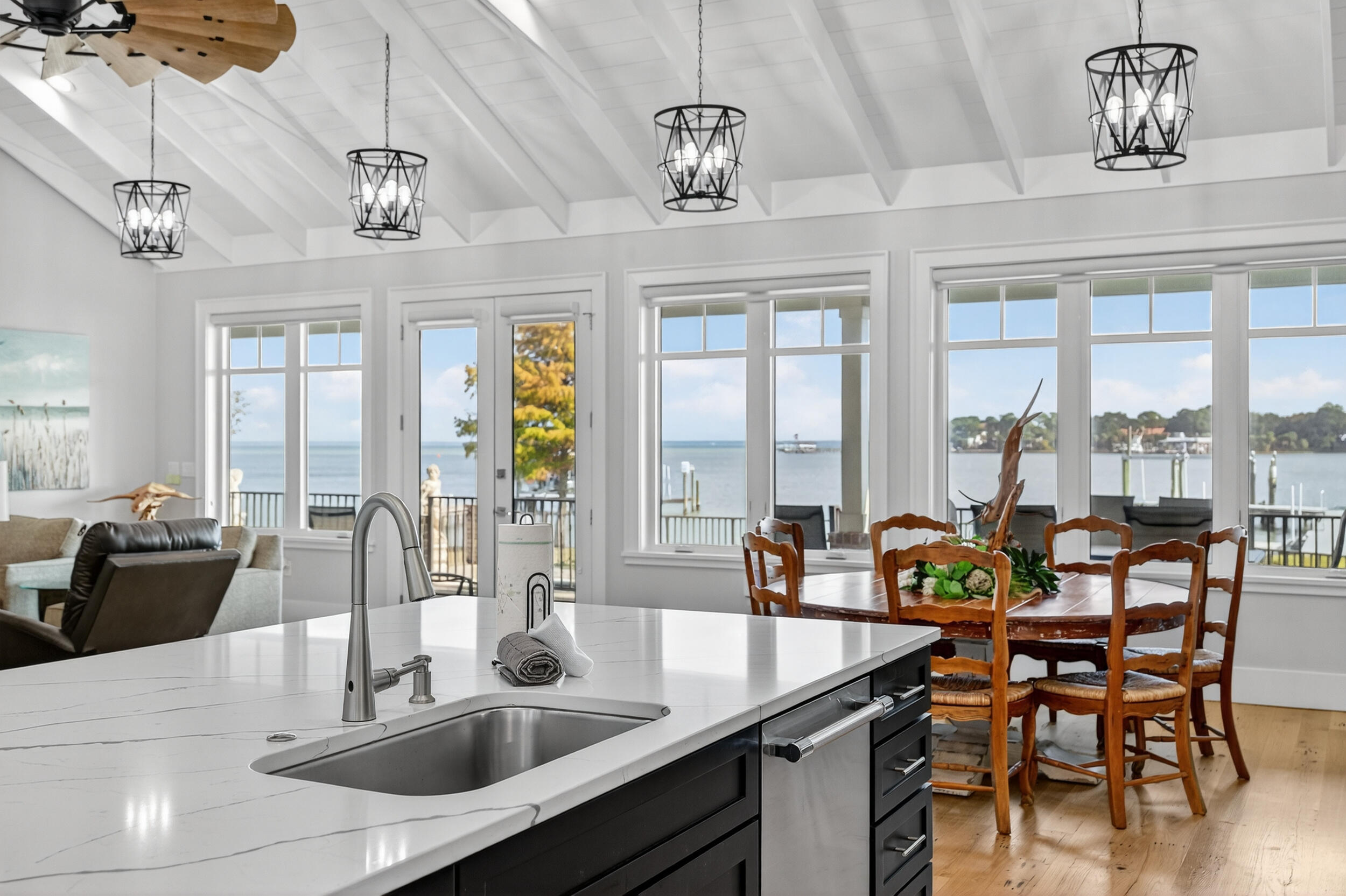 901 Peacocks Point Drive