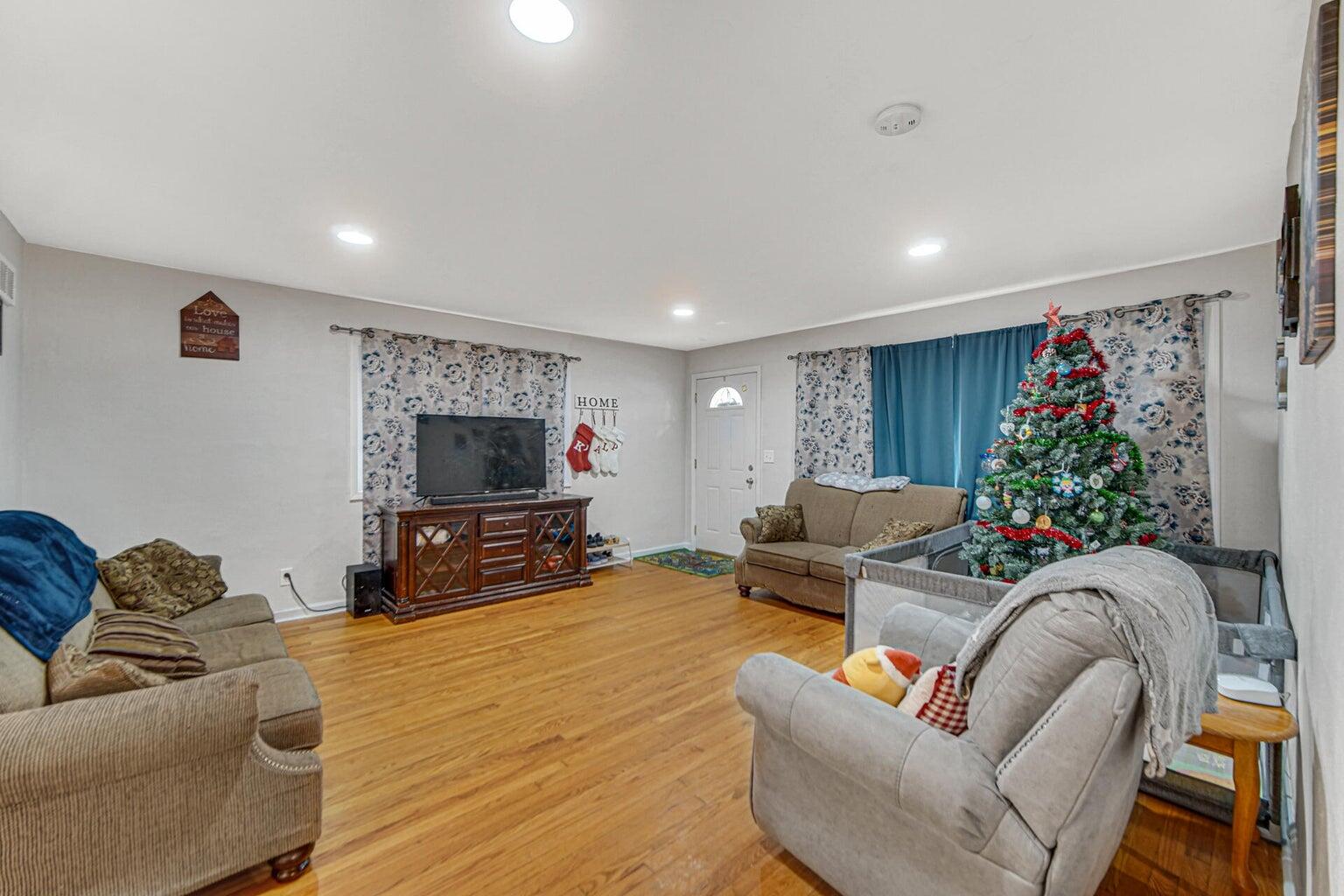 2795 Richard Street
