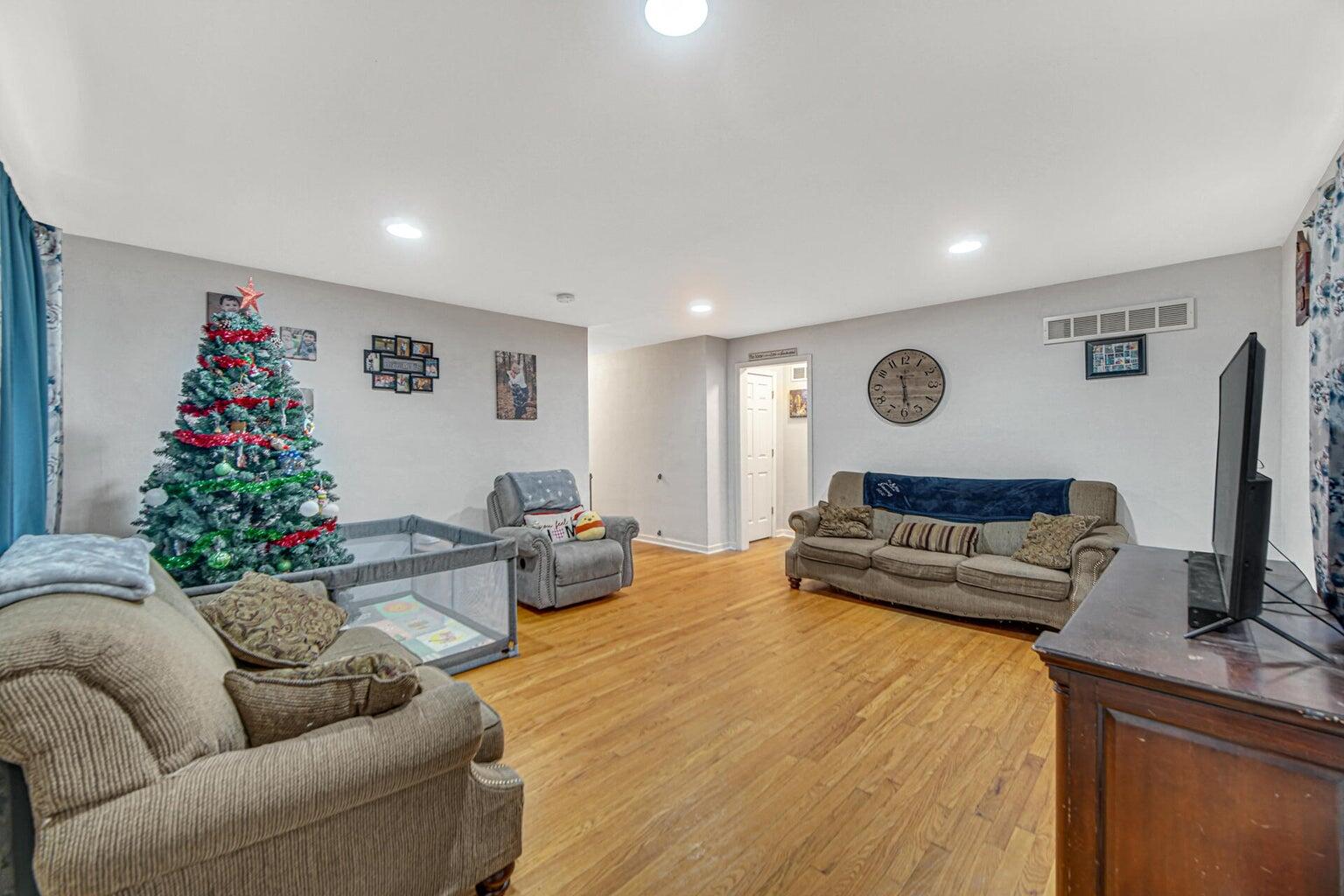 2795 Richard Street