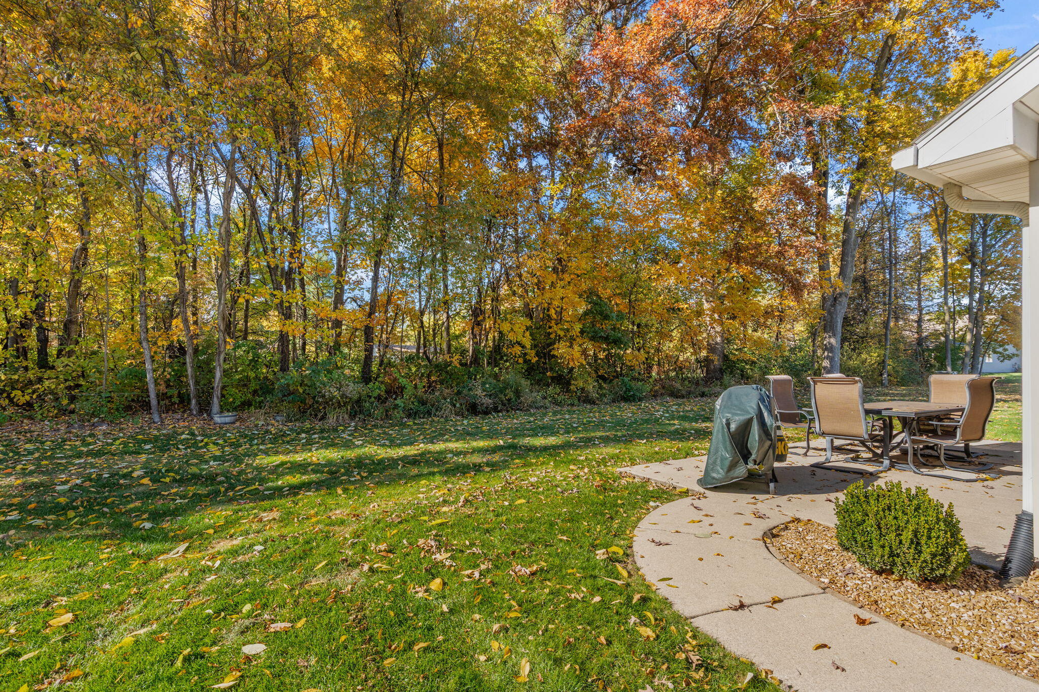 6282 Waxwing Circle
