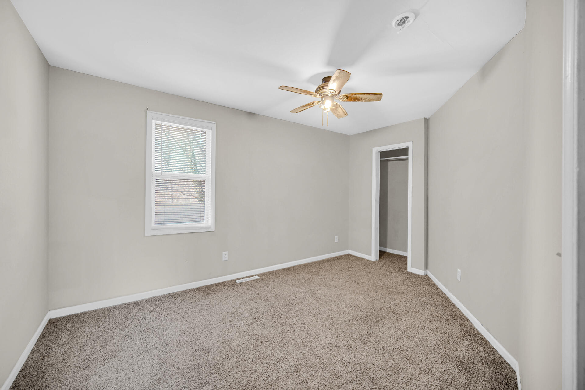 6415 W 146th Place