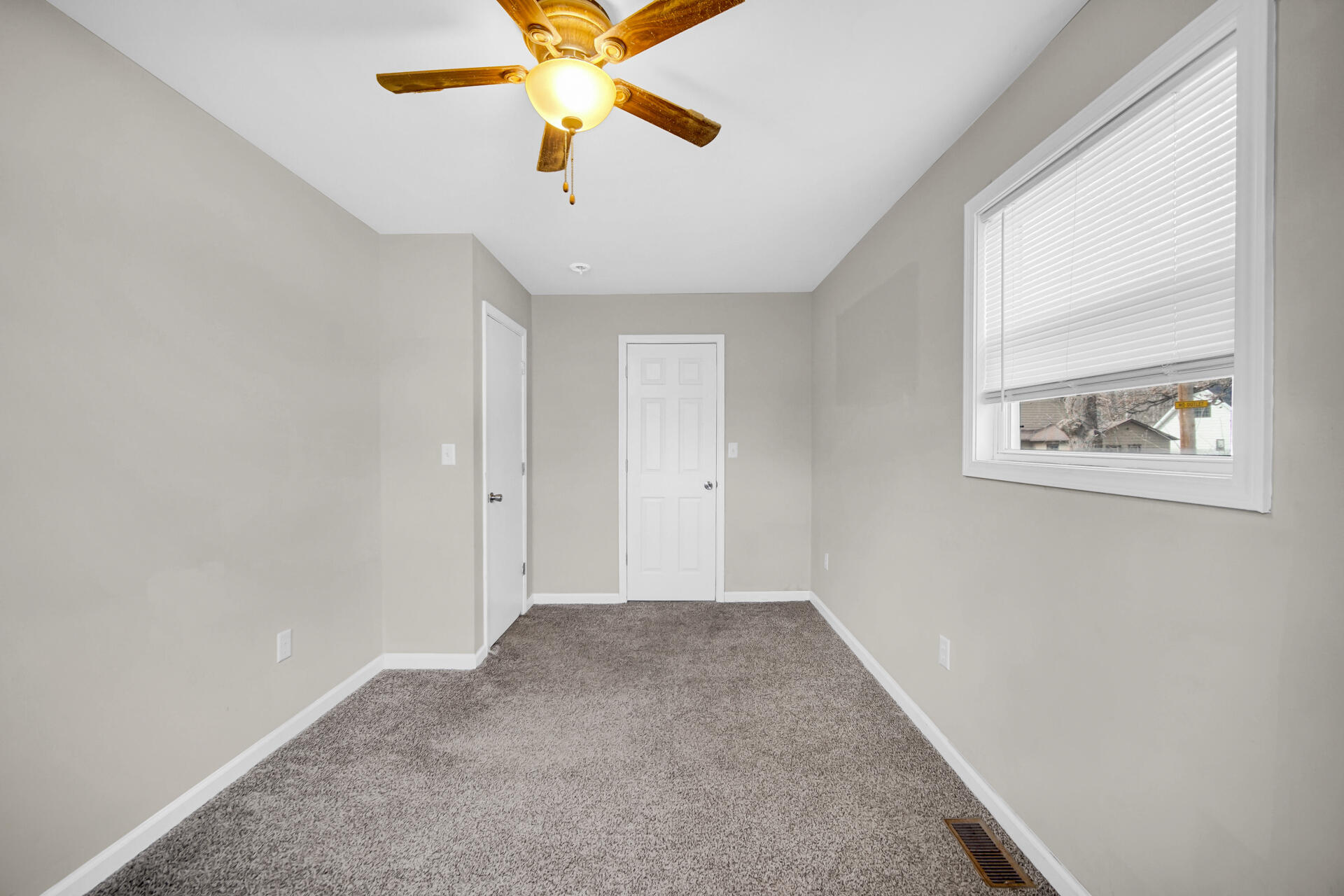 6415 W 146th Place