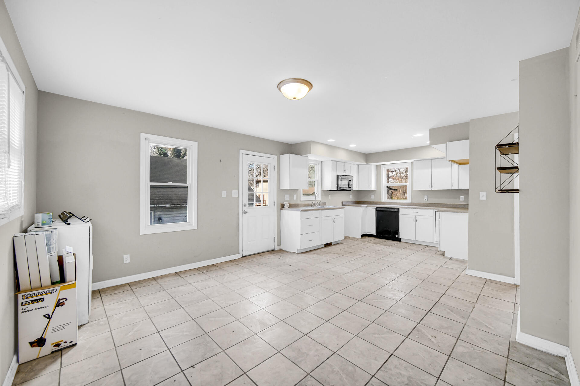 6415 W 146th Place