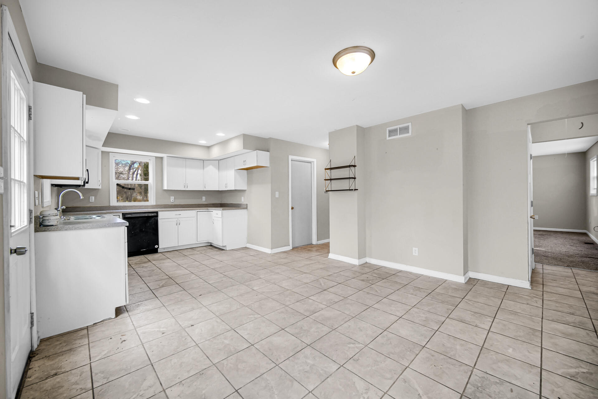 6415 W 146th Place