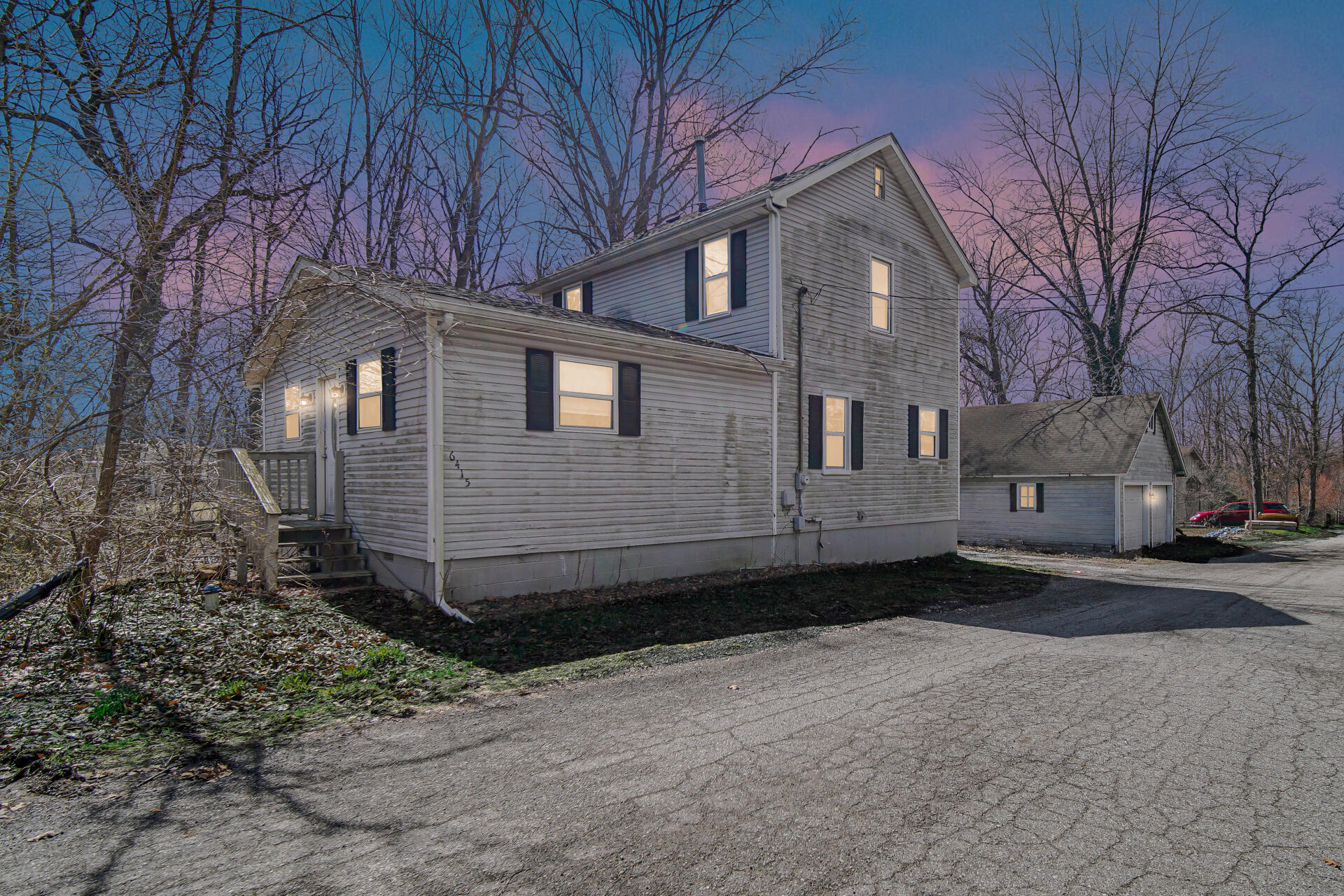 6415 W 146th Place
