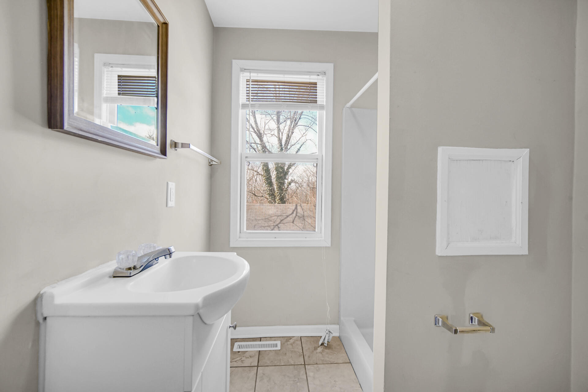 6415 W 146th Place