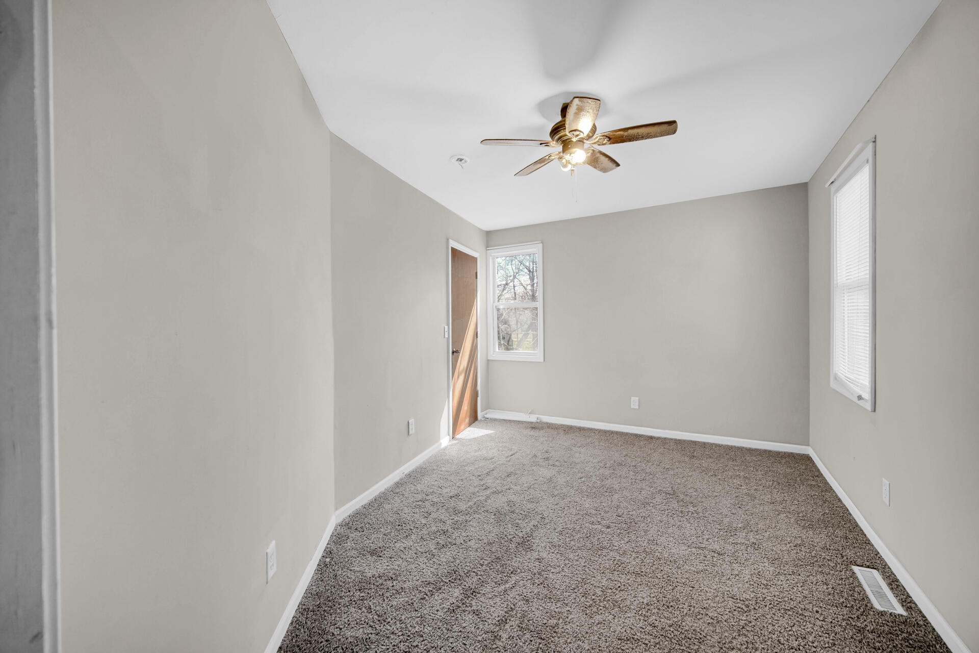 6415 W 146th Place