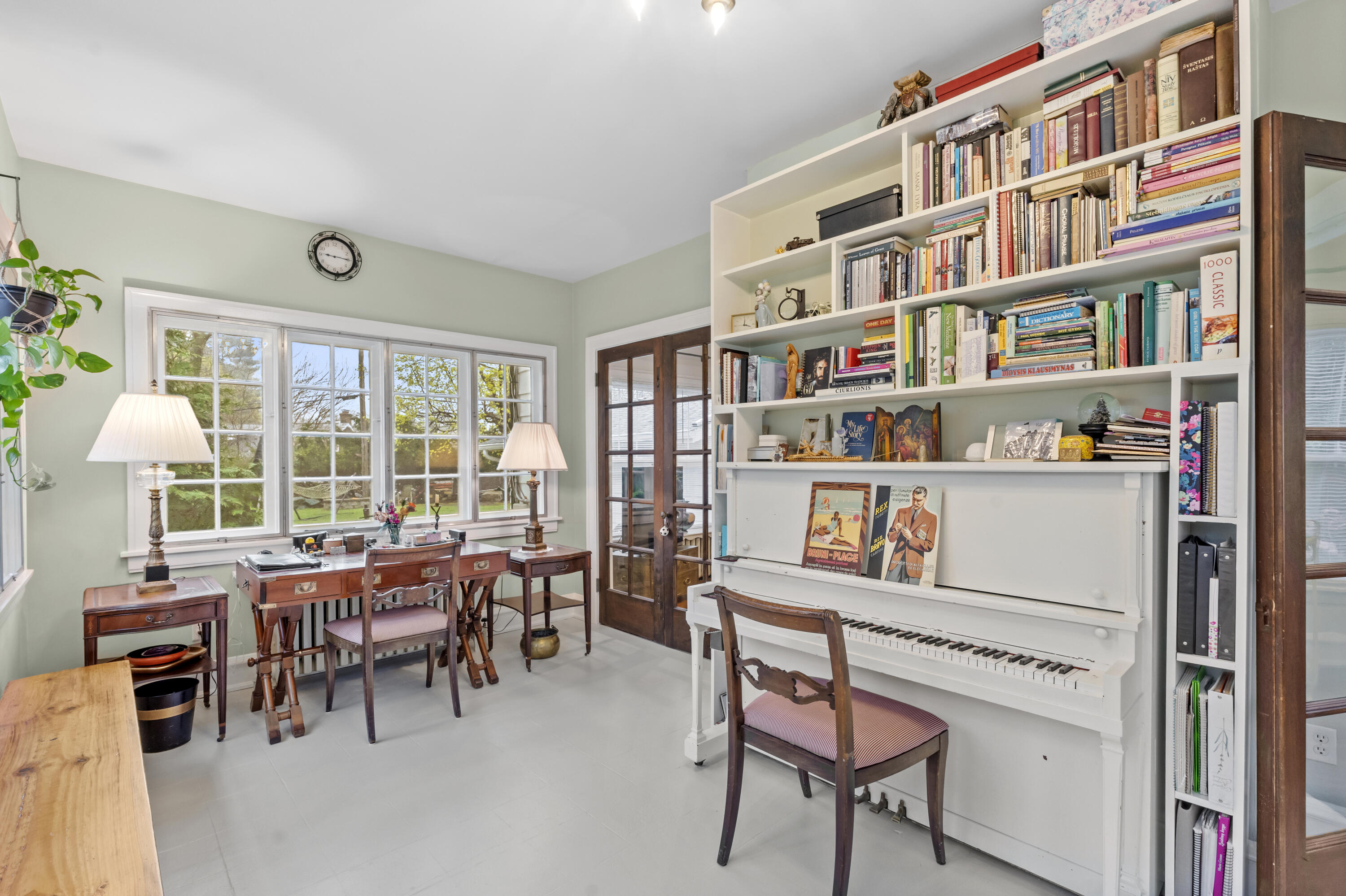 200 N Marquette Trail