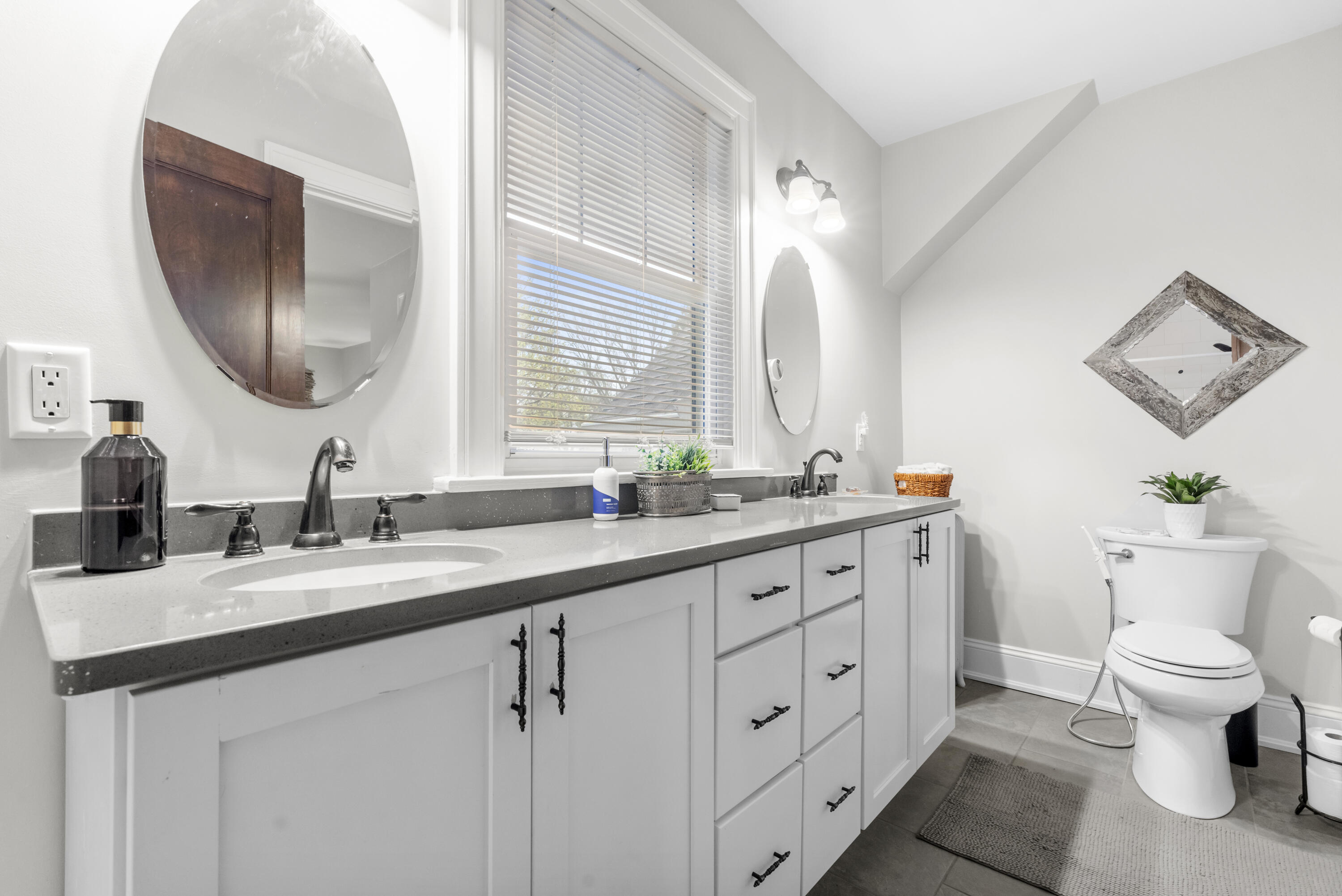 200 N Marquette Trail